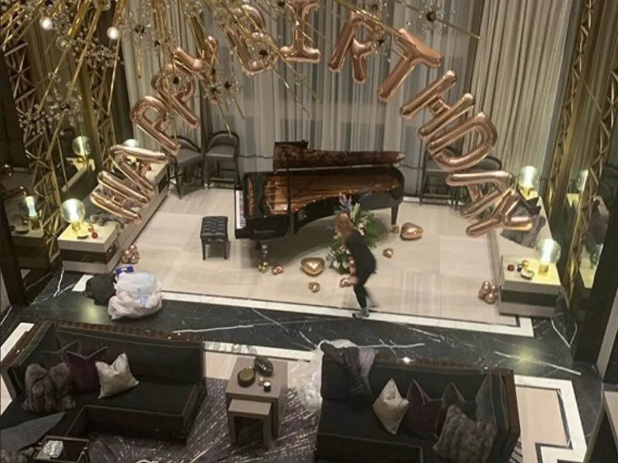 A extravagante mansão do rapper Drake em Toronto